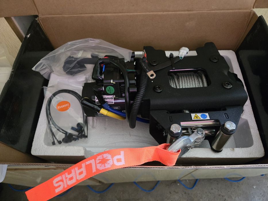 Fabrycznie nowa wciągarka 2500 z pilotem na kierownicy do Polaris Spor