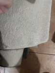 Carpetes tamanho medio cinzentas e brancas
