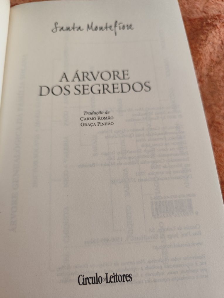 Livro da escritora Santa Montefiore, portes incluídos