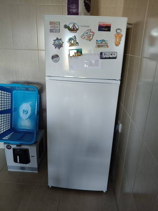 Frigorífico ainda com garantia