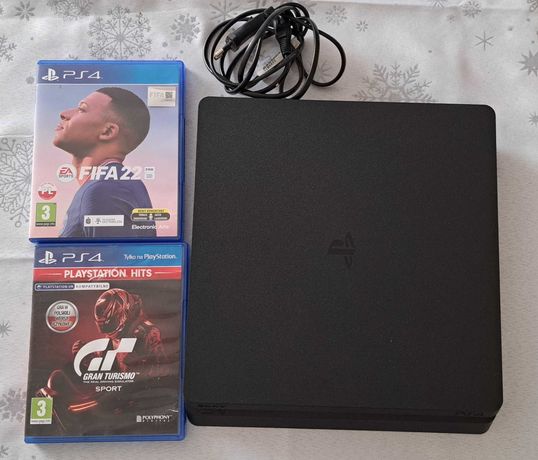 Konsola PlayStation PS4 plus gry i pady