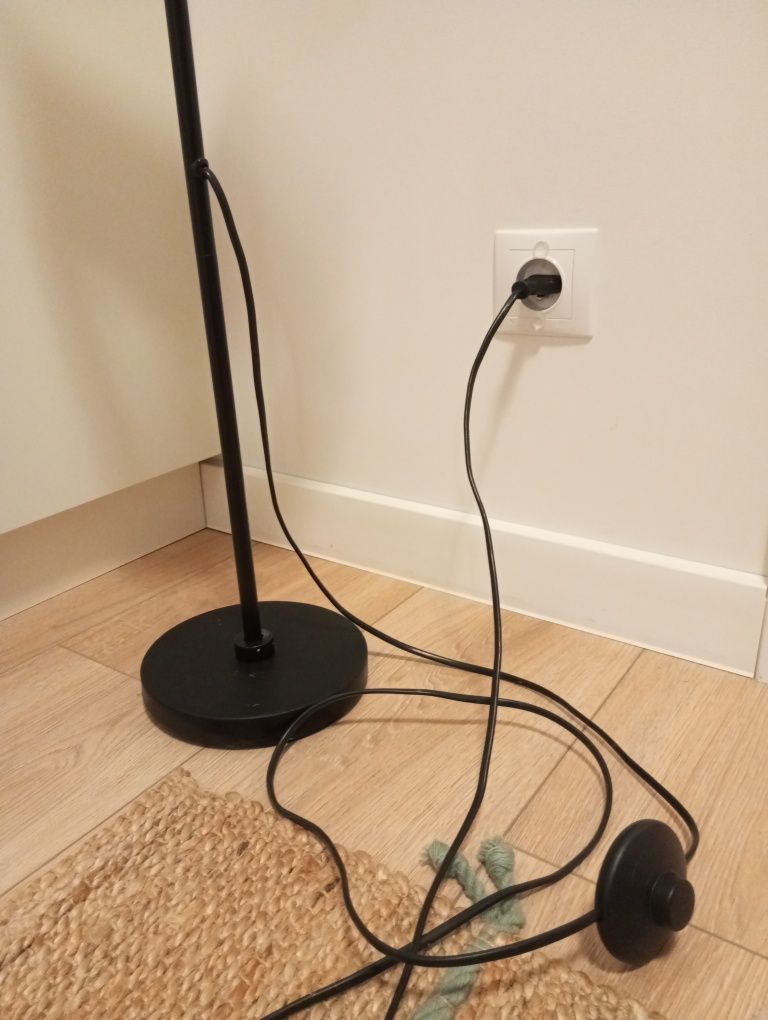 Lampka nocna czarny stelarz