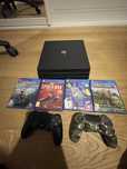 Playstation 4 Pro z 2 padami i 4 grami