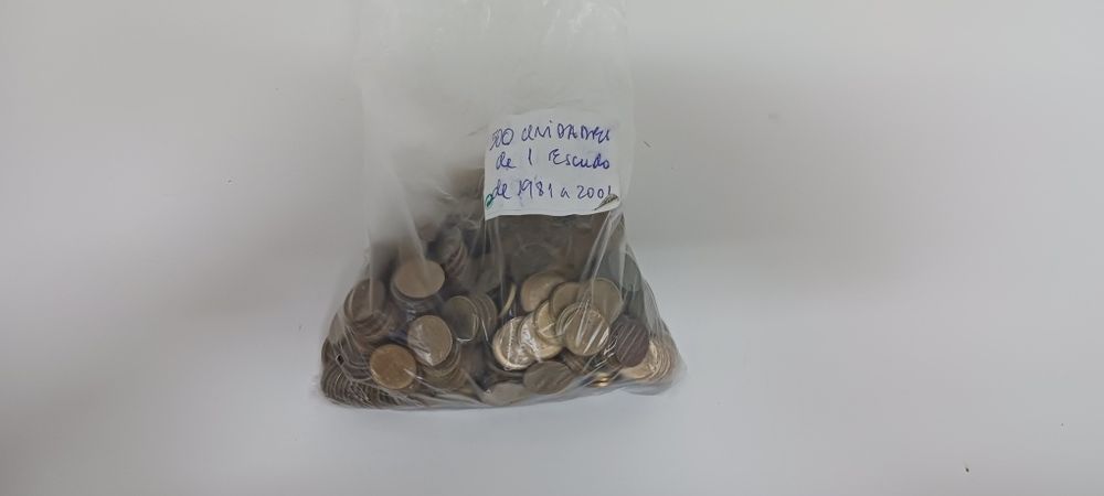 2.700 moedas de 1 escudo em bronze +3 mil de 50 cent + 500 de 1 escudo