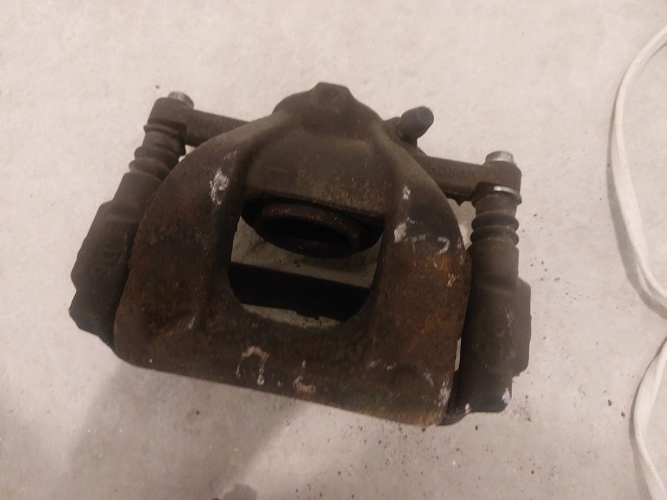 Супорта тойота авенсіс т27