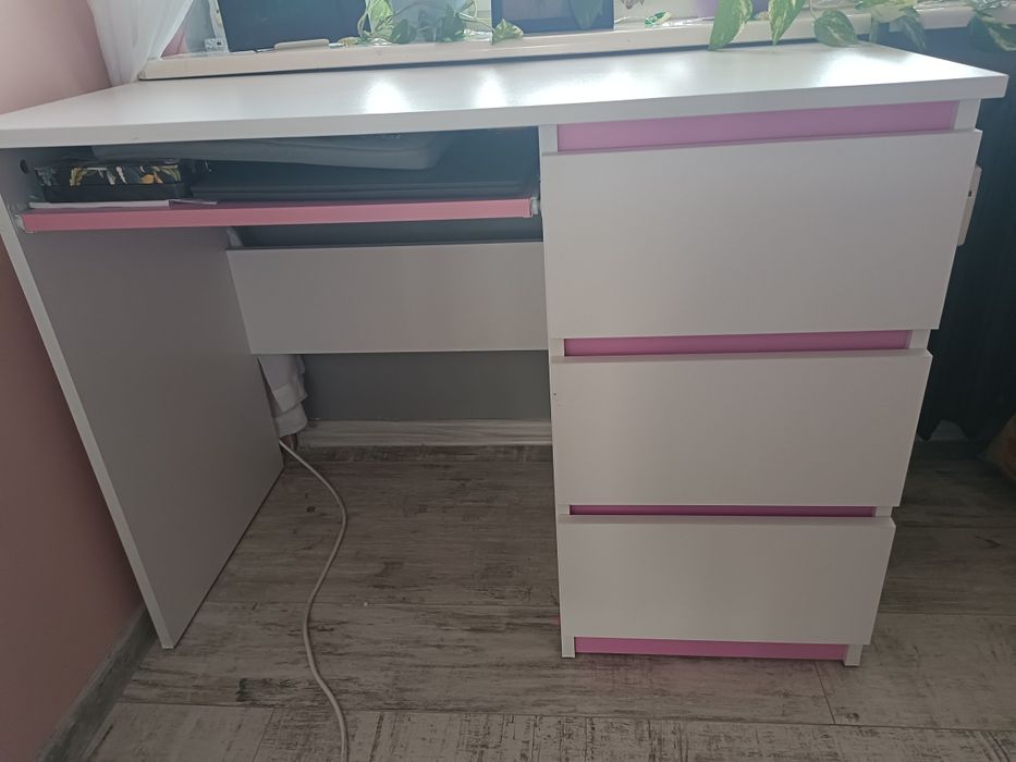 Biurko z szufladami