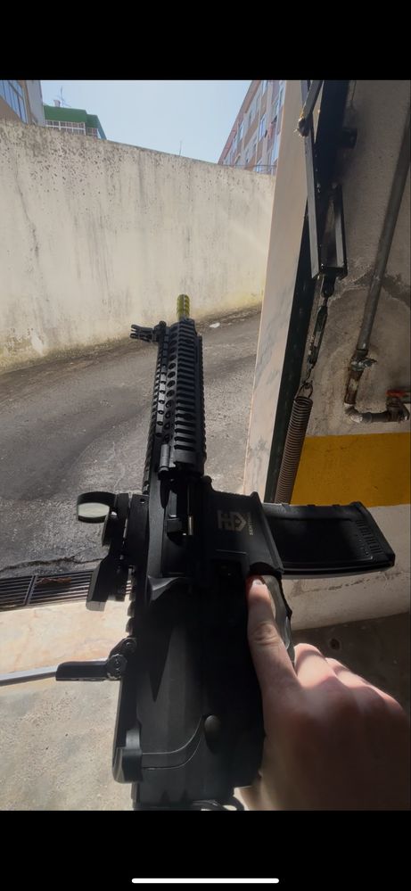 Airsoft Rossi Sentinel Beta 9 + roupa e capacetes