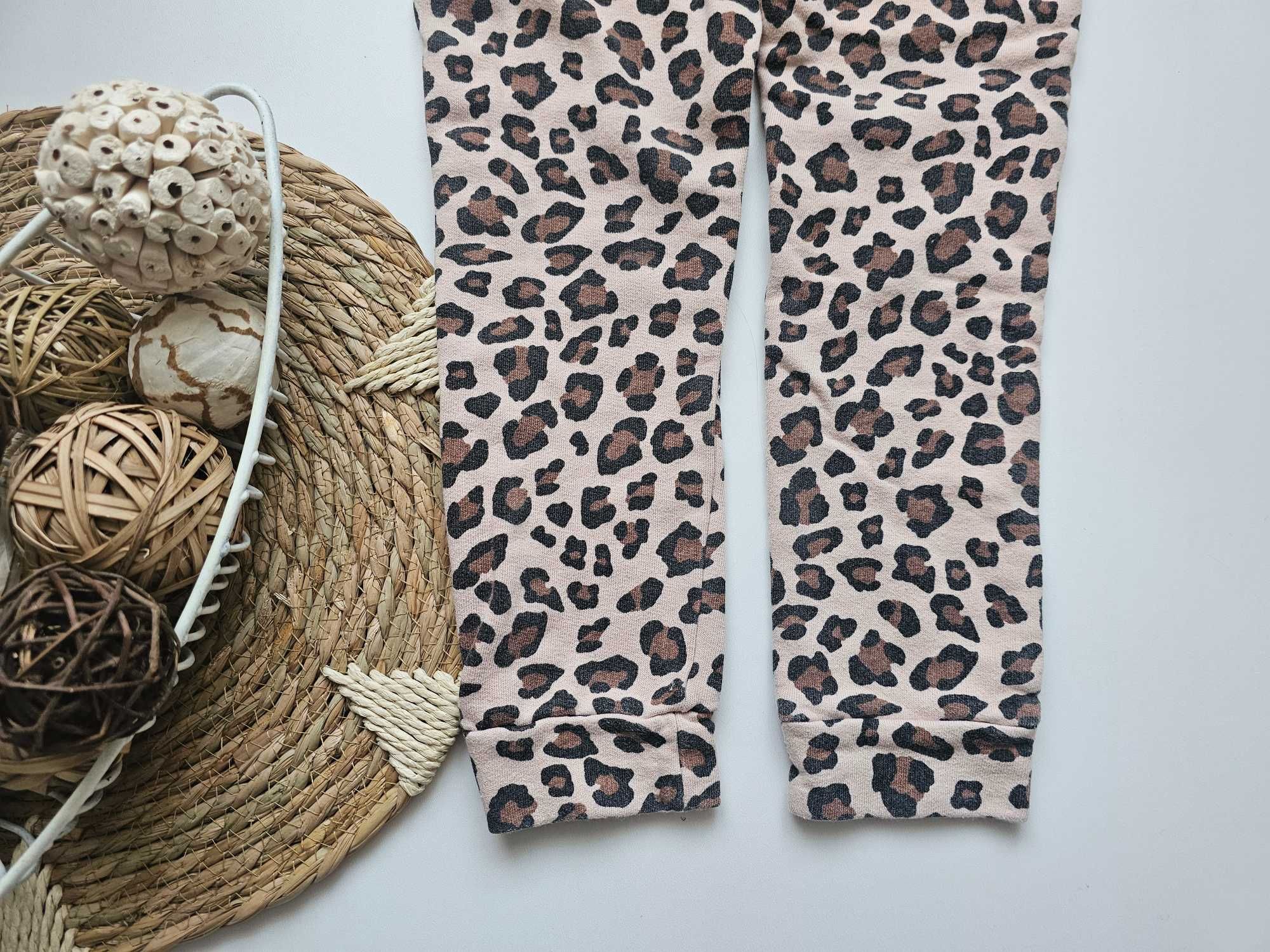 Spodnie dresowe z kieszeniami w panterkę z czarnymi lampasami