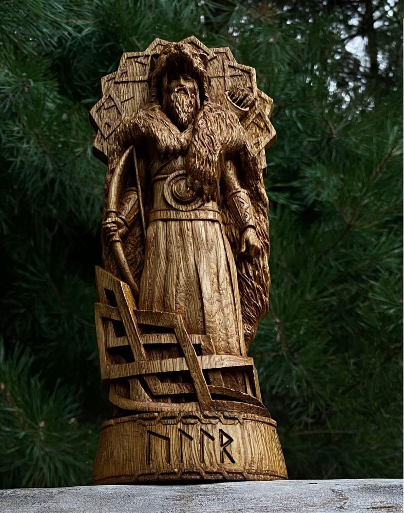 Статуетка з дерева- бог Ульр .