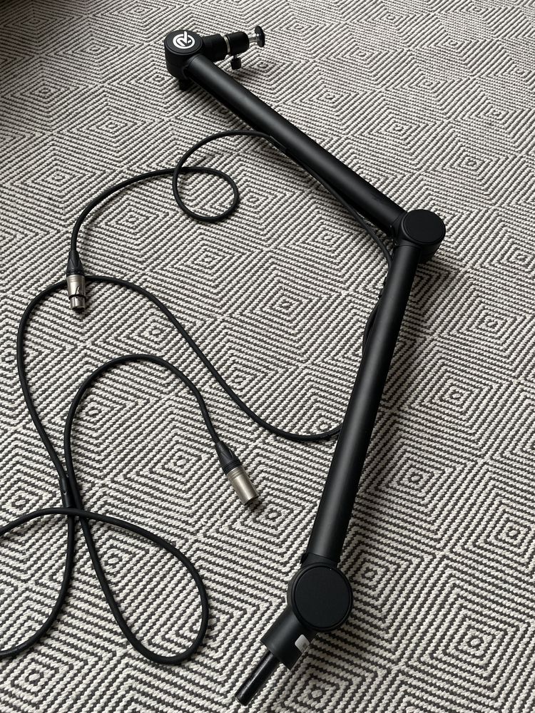 Uchwyt do mikrofonu podcast. Wygodna glowica kulowa.