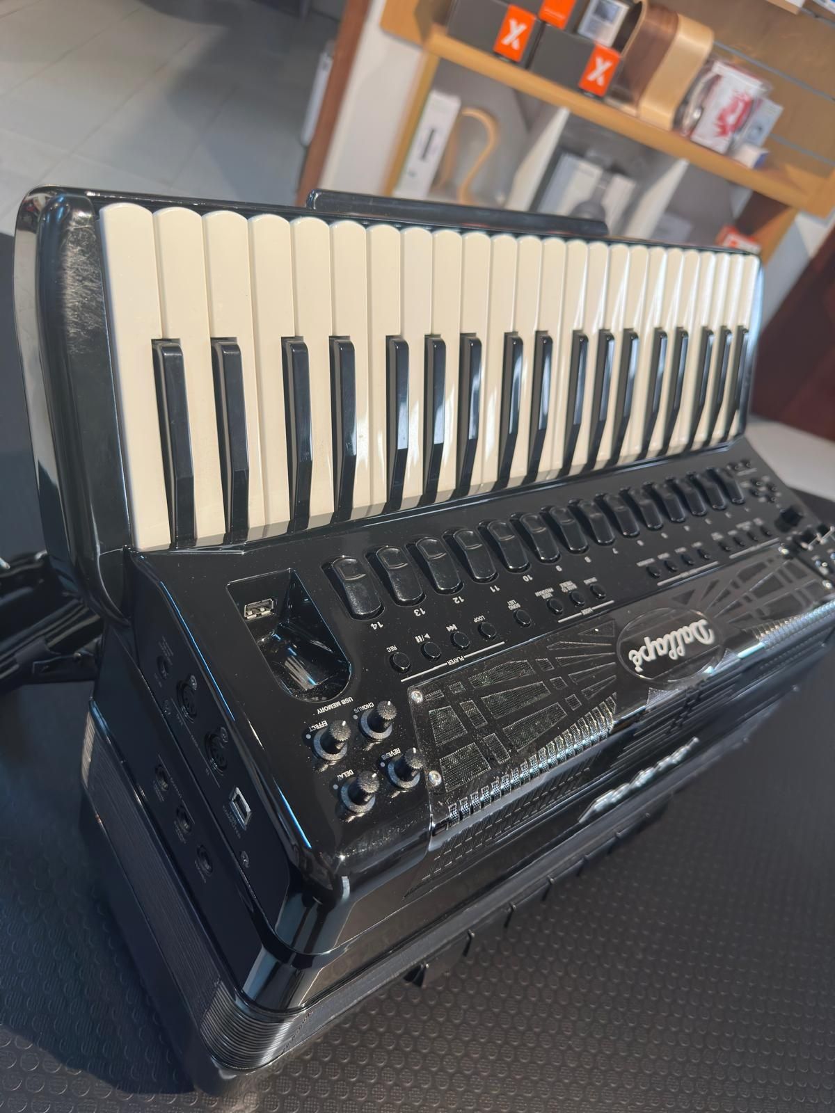 Acordeão Roland FR 8X Dallapé