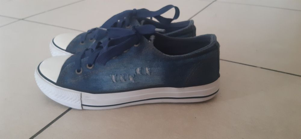 Trampki w rozmiarze 37