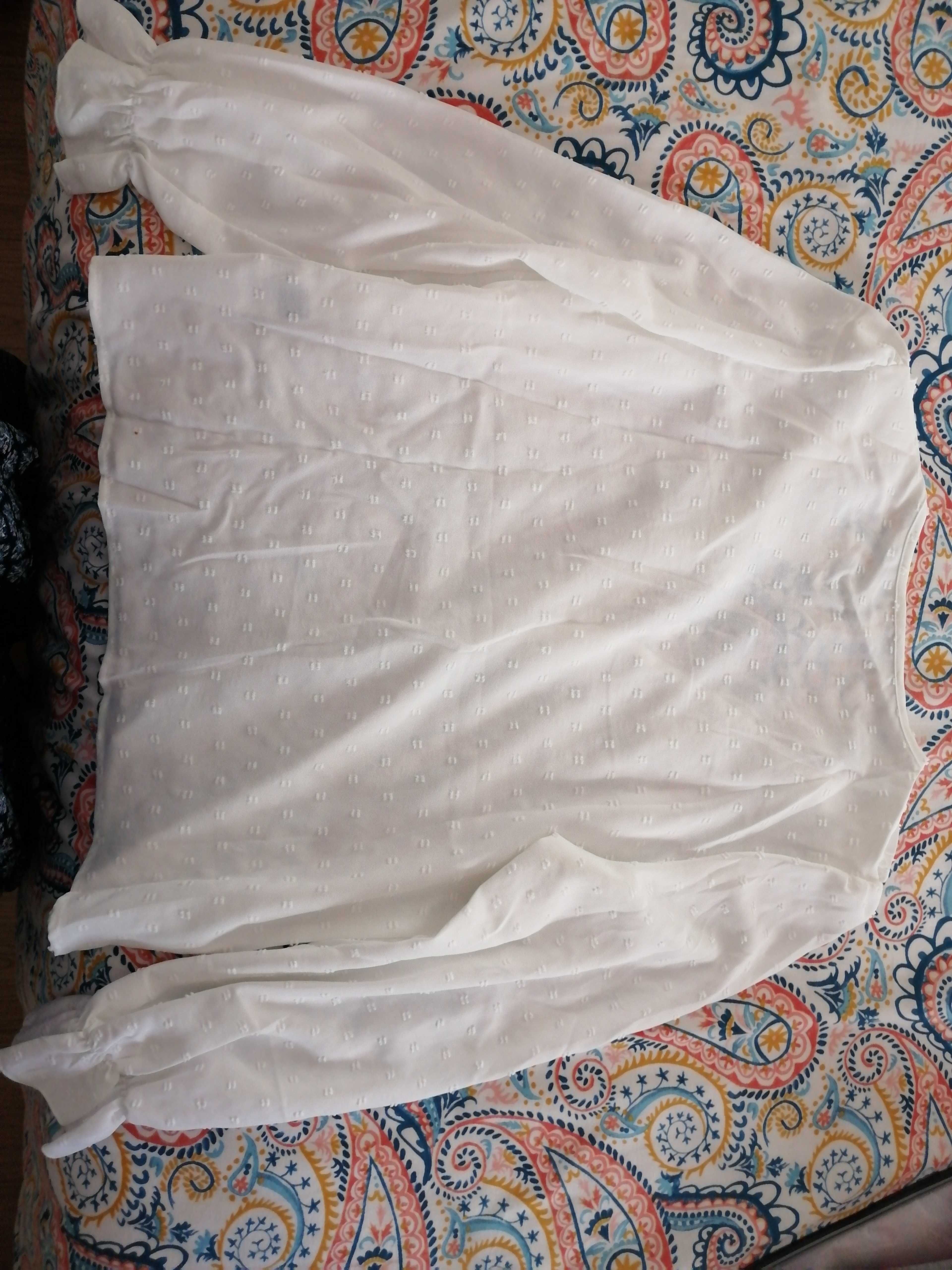 Blusa Branca com folho e renda