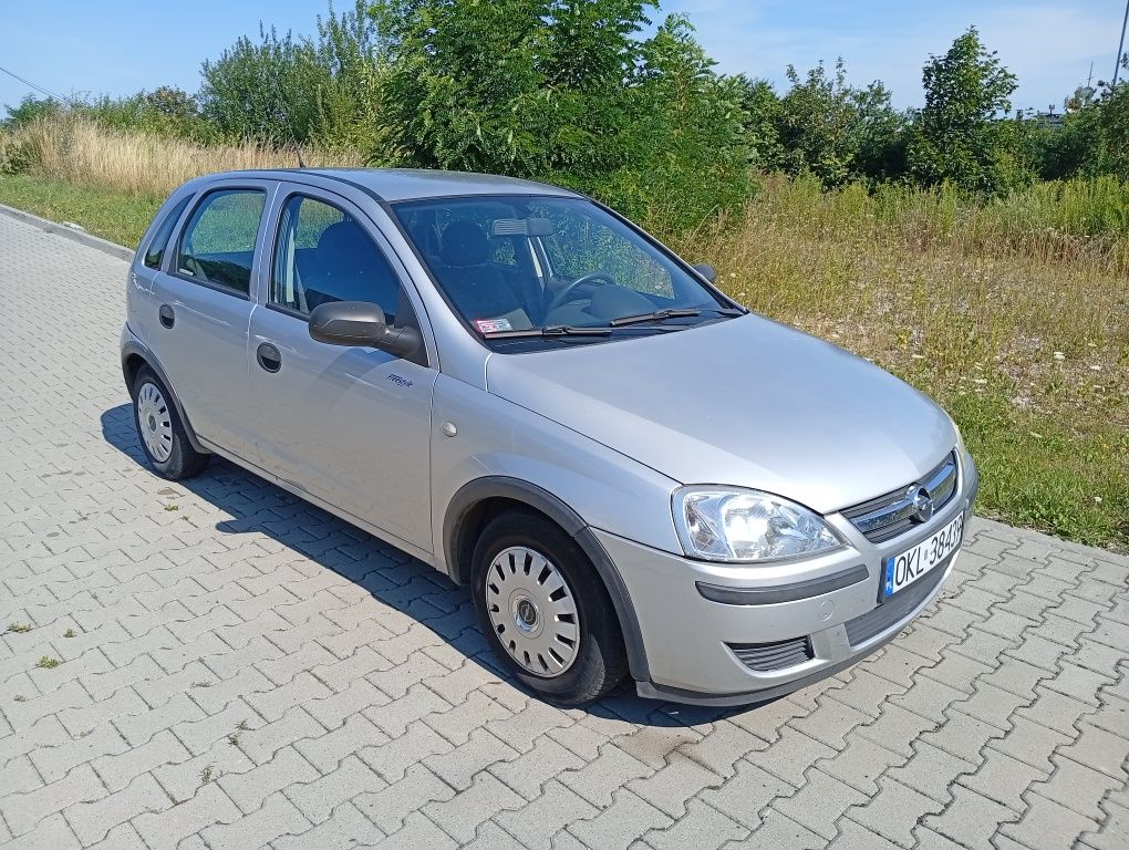 Ładny Opel Corsa 1,2i Klimatyzacja 2004 Rok Polif BDB stan