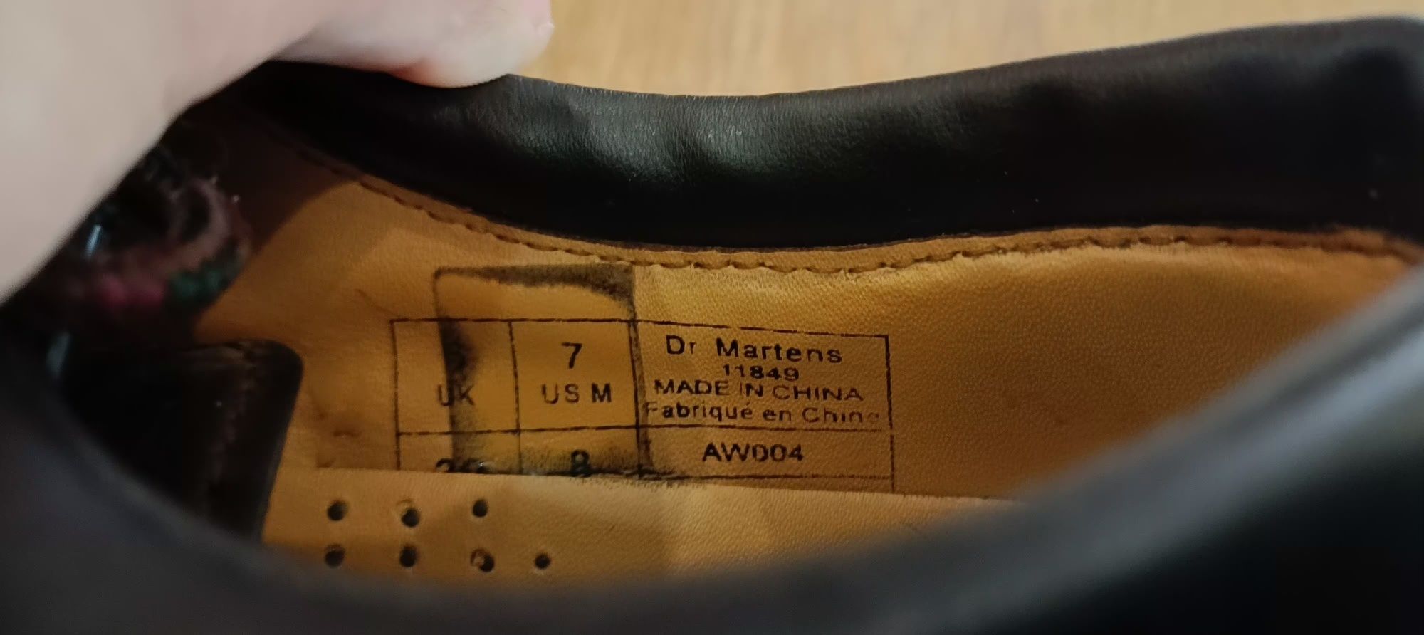 Продаю черевики Dr Martens