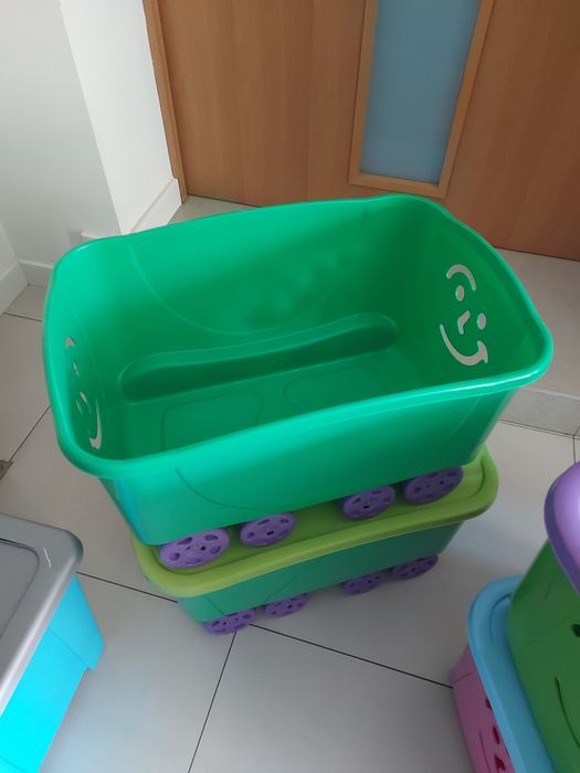 Zestaw pojemników na zabawki