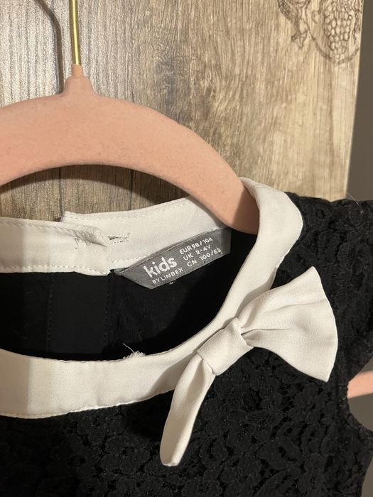 Kombinezon dla dziewczynki 98/104 cm.