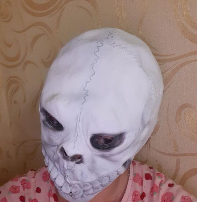 маска на хеллоуин.