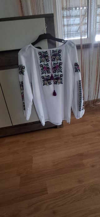 Вишивана сорочка для дівчини.