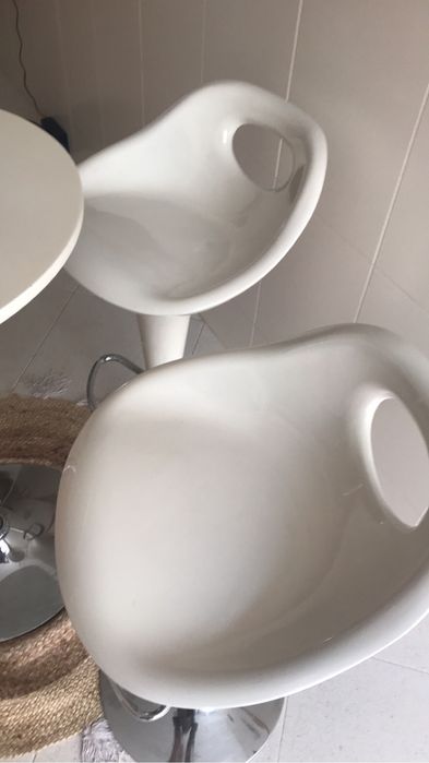 Vendo Mesa e cadadeiras