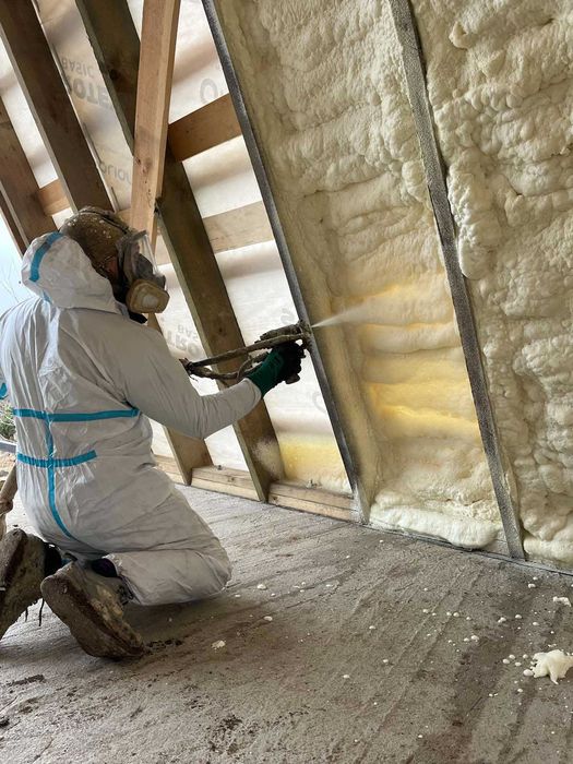 Утеплення піною, ППУ пінополіуретан.  Утеплення даху, мансарду