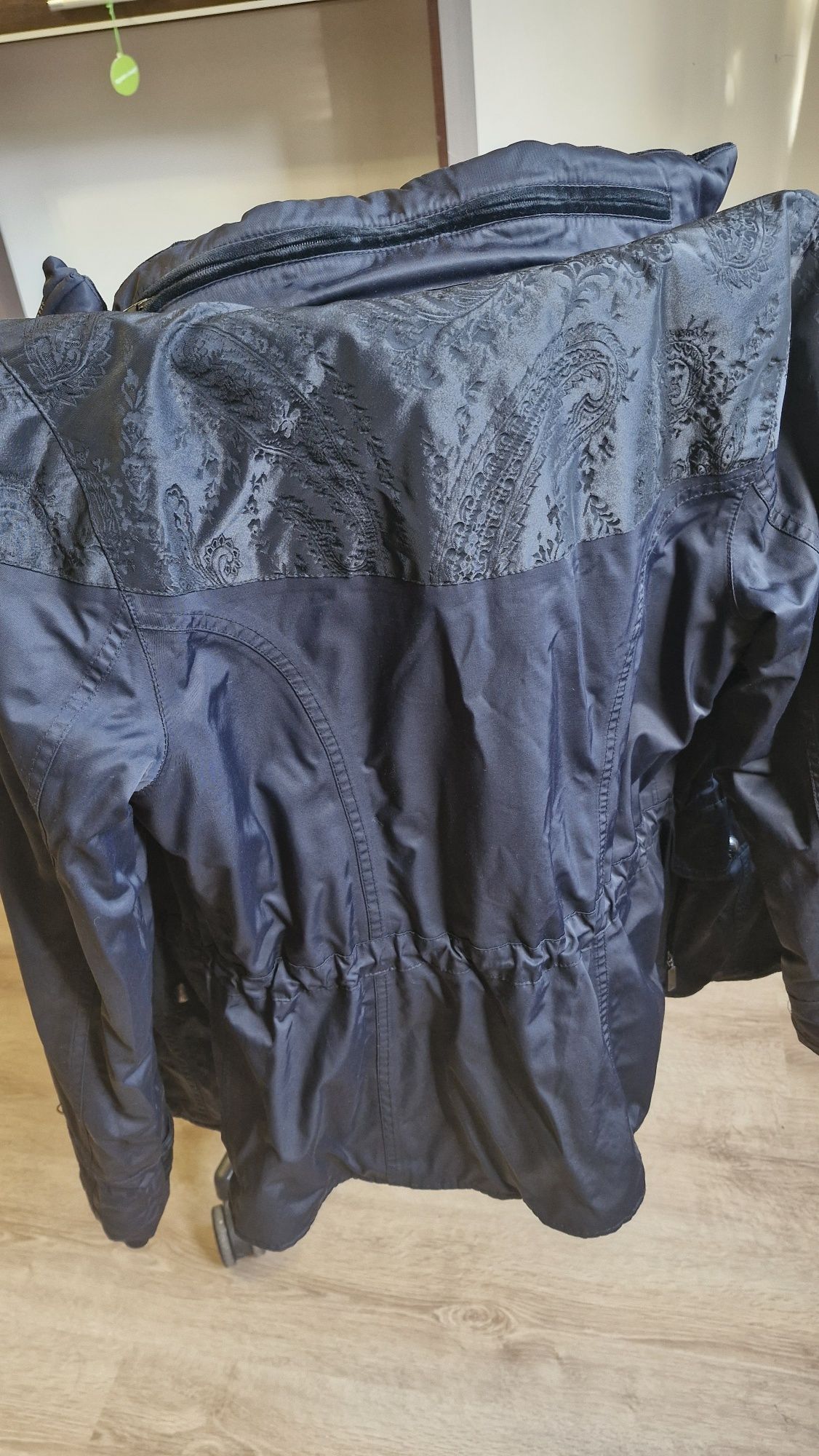 Piekna kurtka zimowa PIKEUR cieplutka zdobiona taliiwana czarna S/M