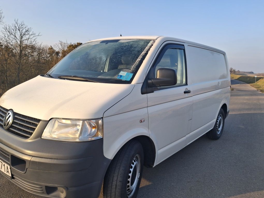 Sprzedam Volkswagena T5 KLIMA