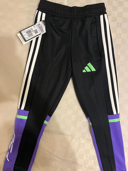 Adidas (футбольний костюм ) для хлопчиків . Ціна добросовісна 5000грн