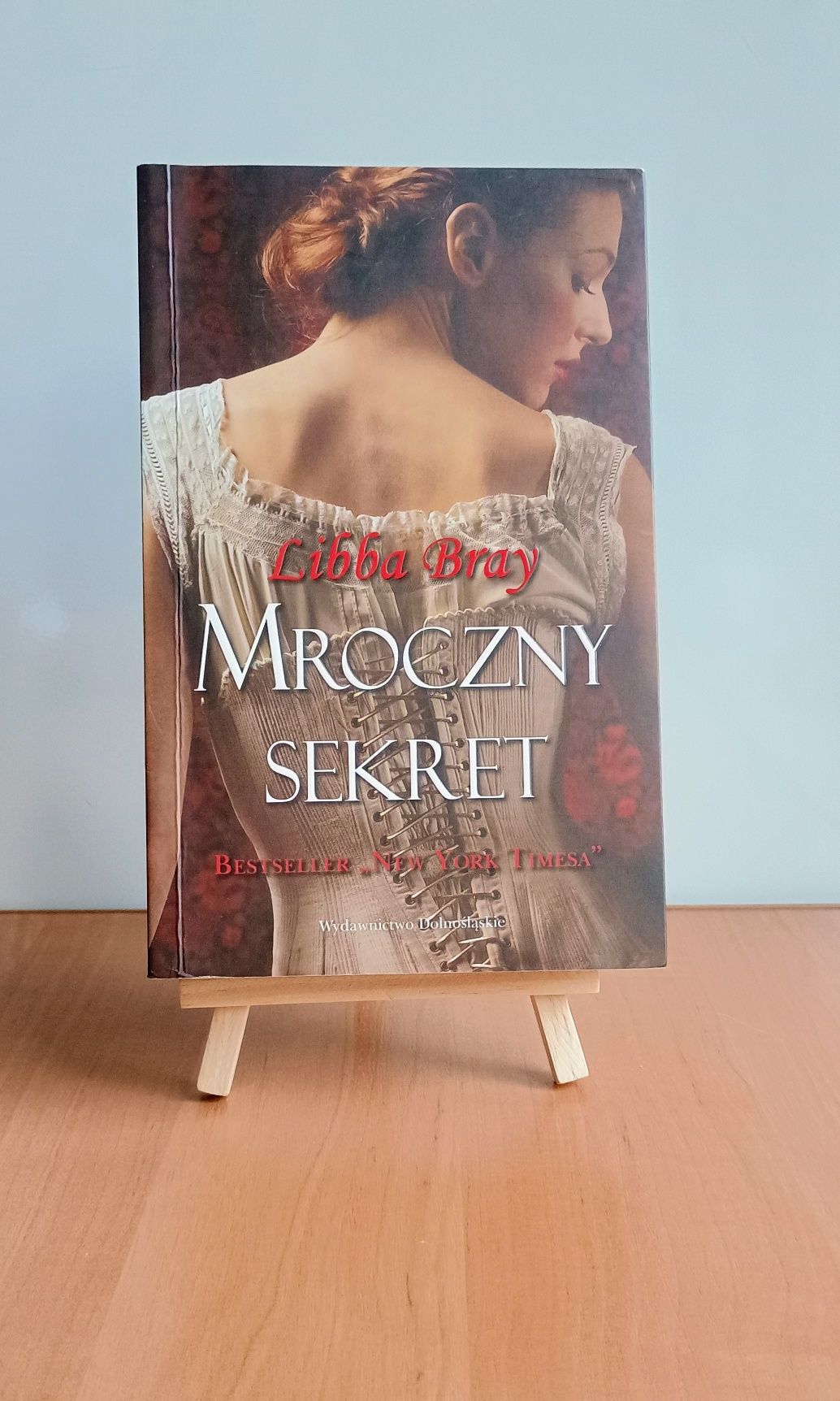 Mroczny sekret. Libba Brat,I część trylogii. Wydawnictwo Dolnośląskie