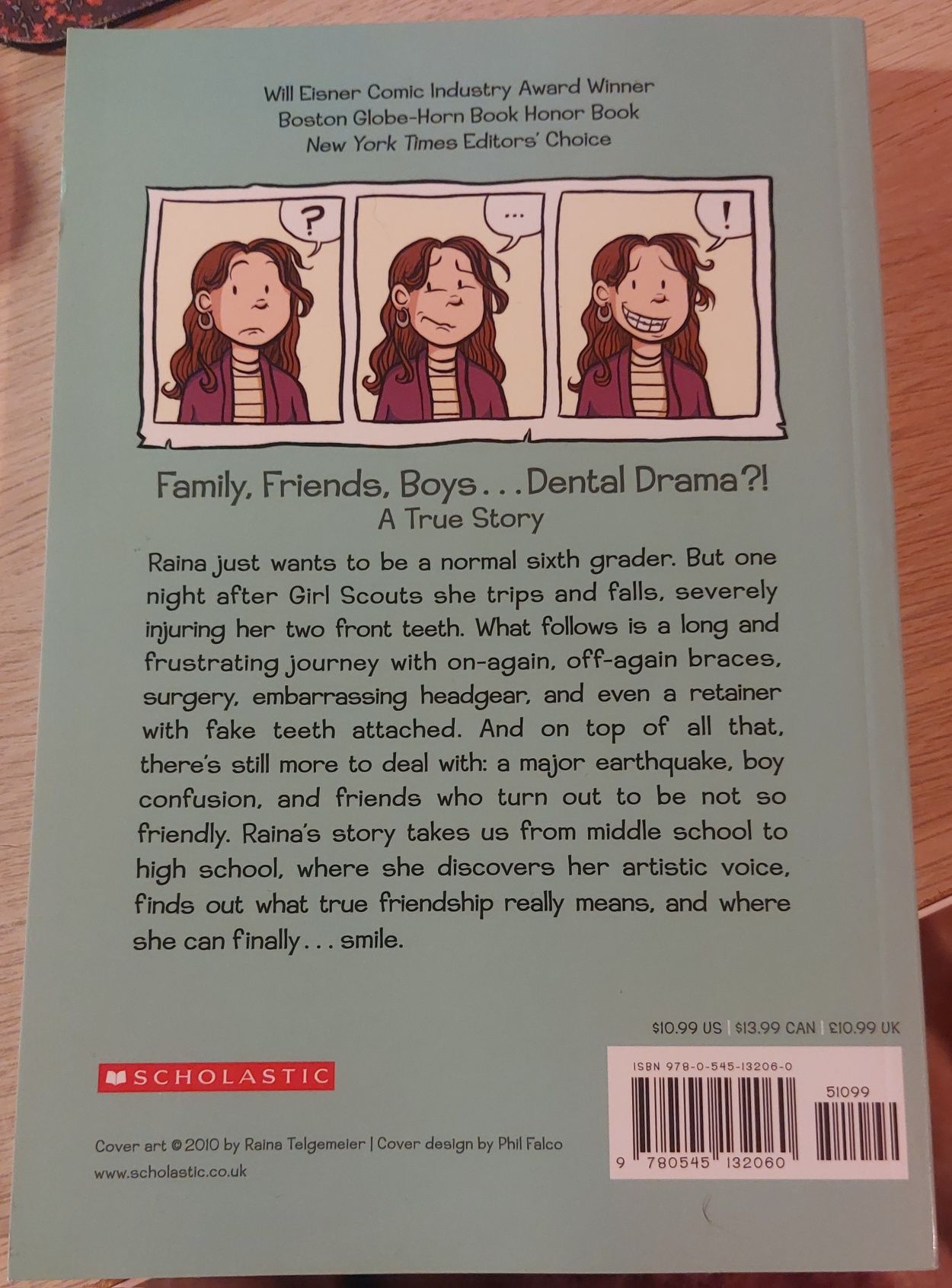 Livro BD - Smile - Raine Telgemeier - Inglês
