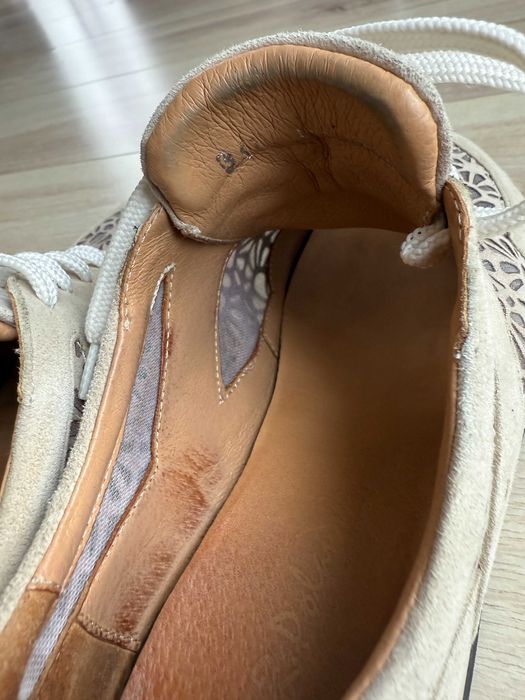 Beżowe skórzane sneakersy na platformie