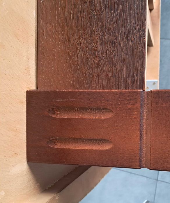 Stol drewno kolor orzech 160x100cm  do 250cm ladnie toczenia