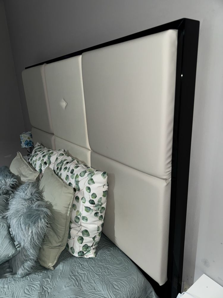 Cama de Casal Estofada + Colchão + Estrado – Como Nova