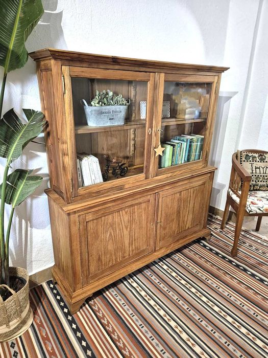 Aparador / Vitrine / Armário / Louceiro / Livreiro / Vintage / Rustico