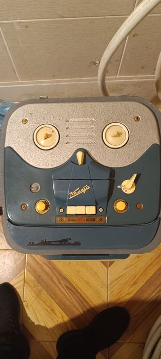 Магнитофон ретро