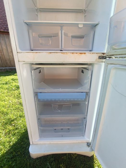 Холодильник Indesit