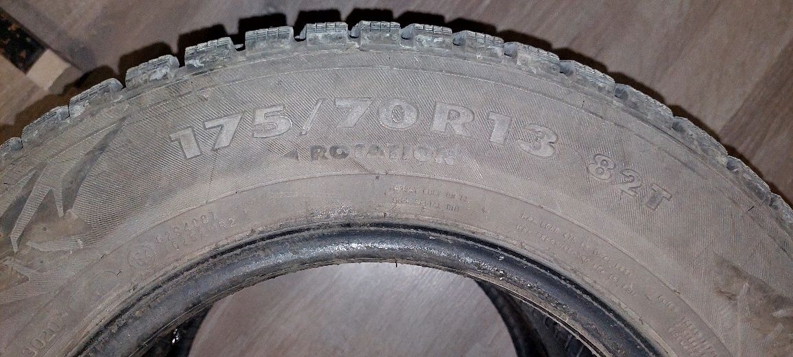Шини зимові шиповані Nokian