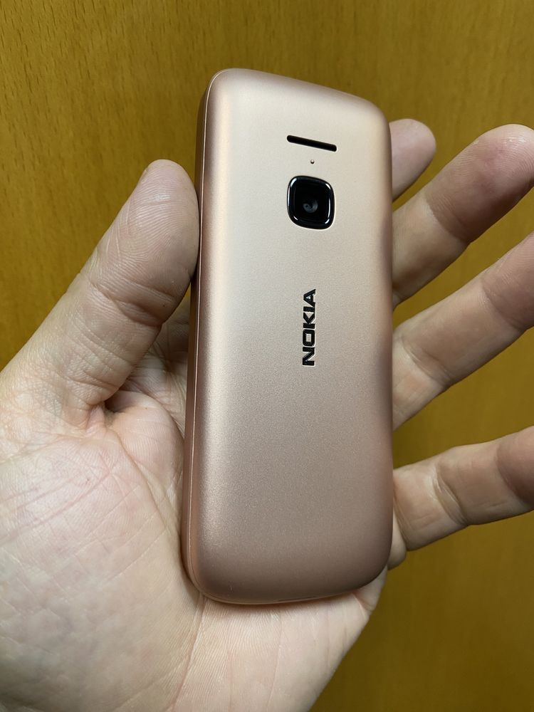 Кнопочний телефон nokia 225 4g