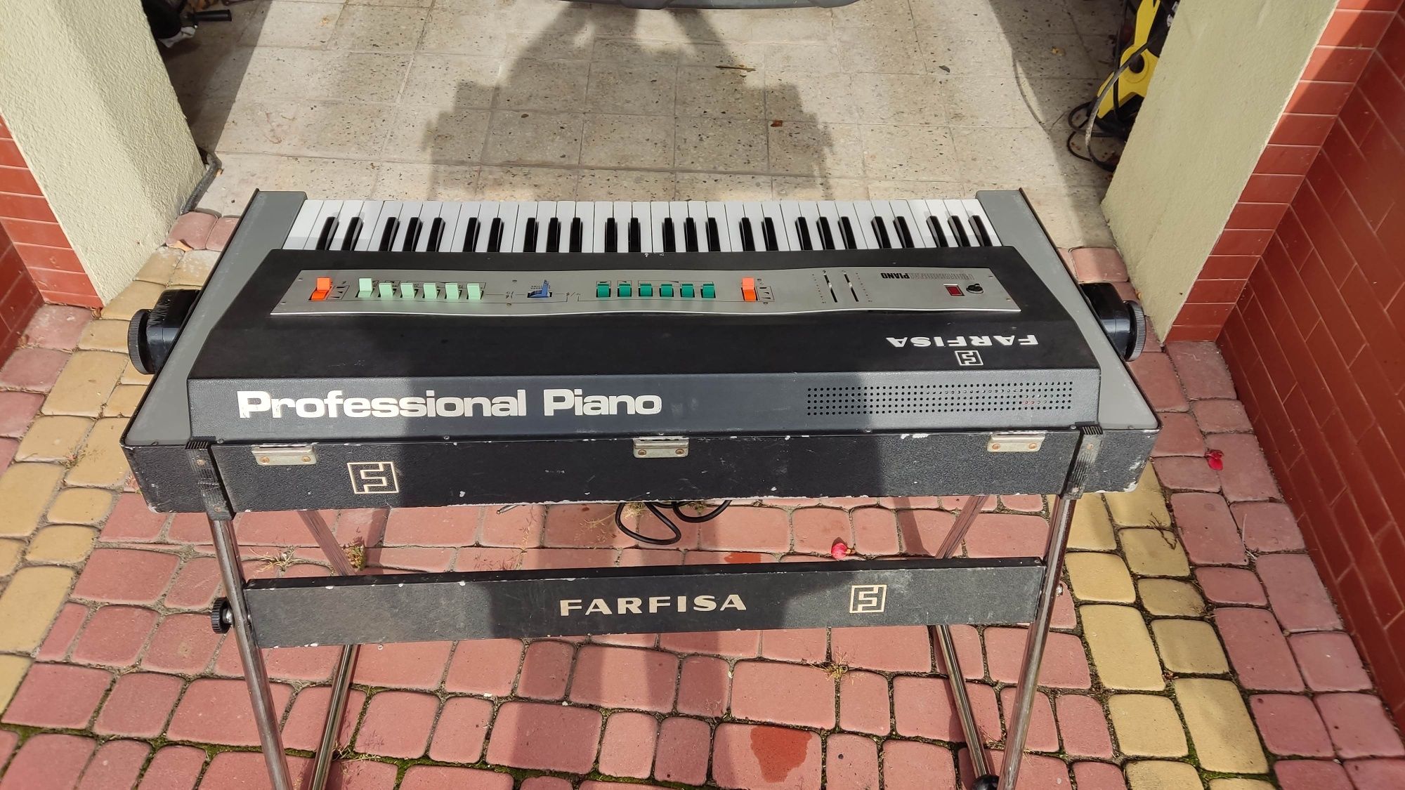 Piano Farfisa profesional dwa zestawy nóg.