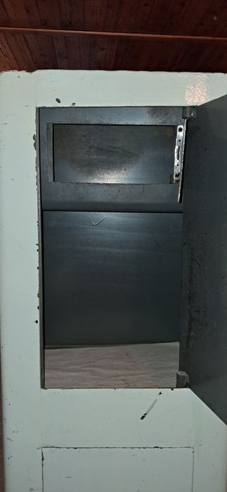 Металевтй  сейф.