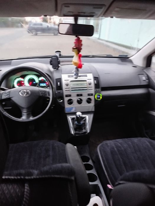 Toyota Corolla verso 2