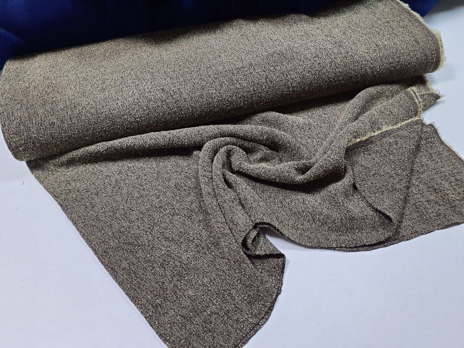 Tkanina grubsza zieleń melanż szer.142 cm.