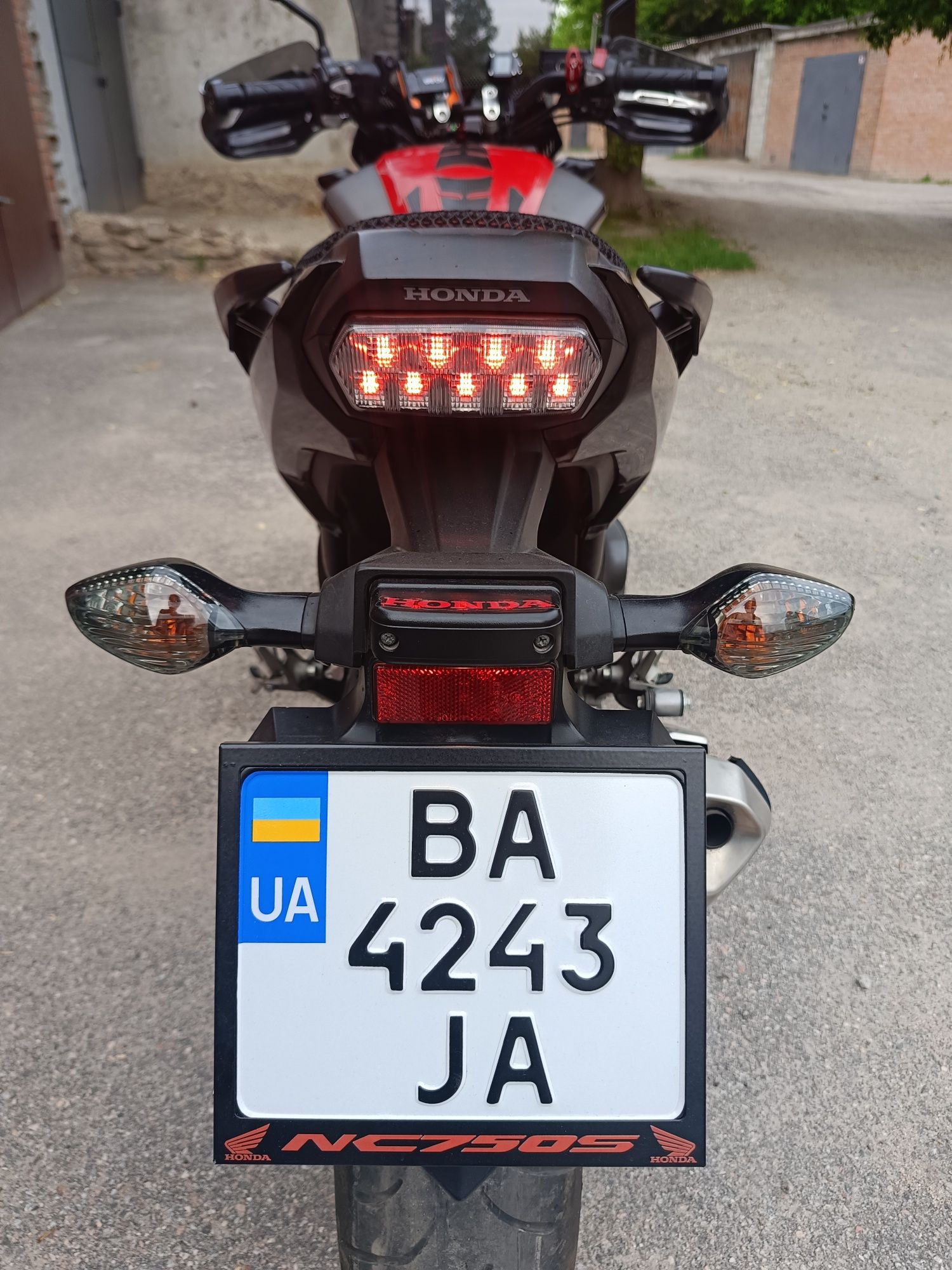 HONDA NC750SD 2016 на роботе

коробкой "робот"