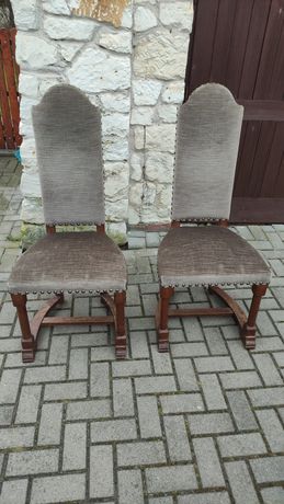 Krzesła w obiciu drewniane