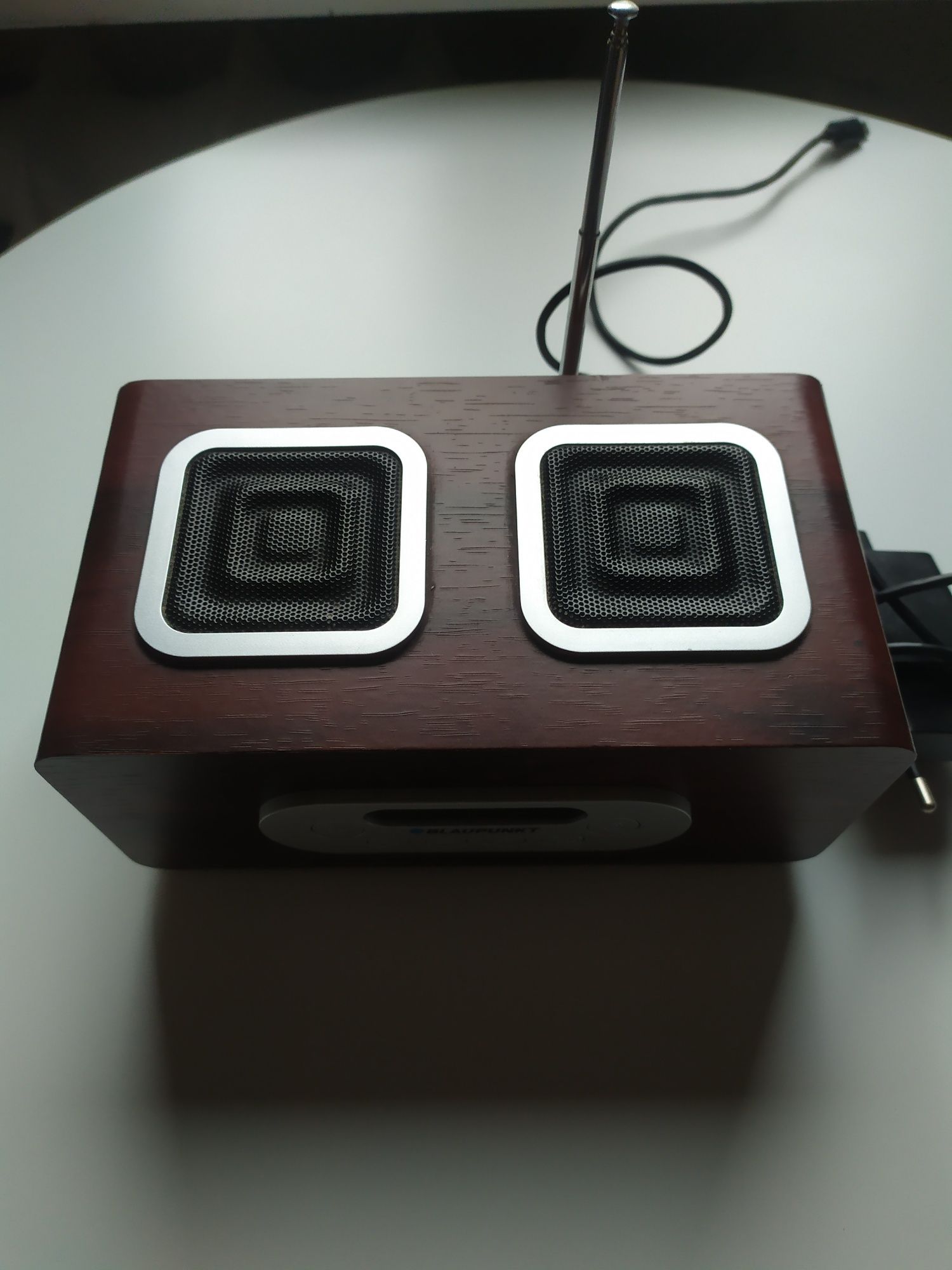 Radio z pilotem  w stylu retro