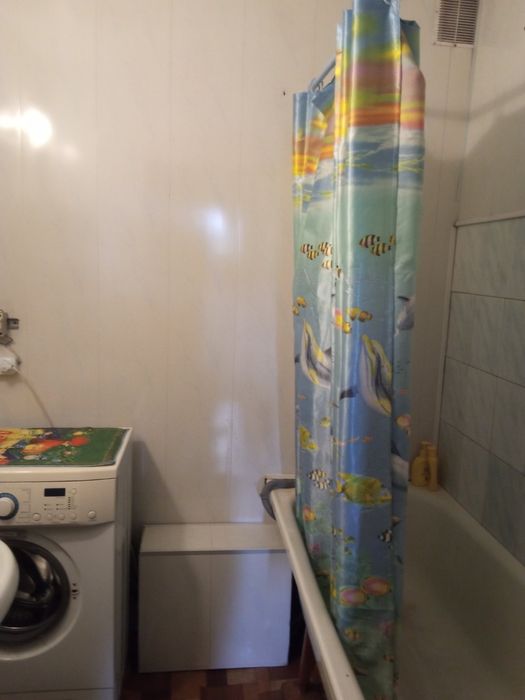 Продам трьохкімнатну квартиру у двоповерховому будинку