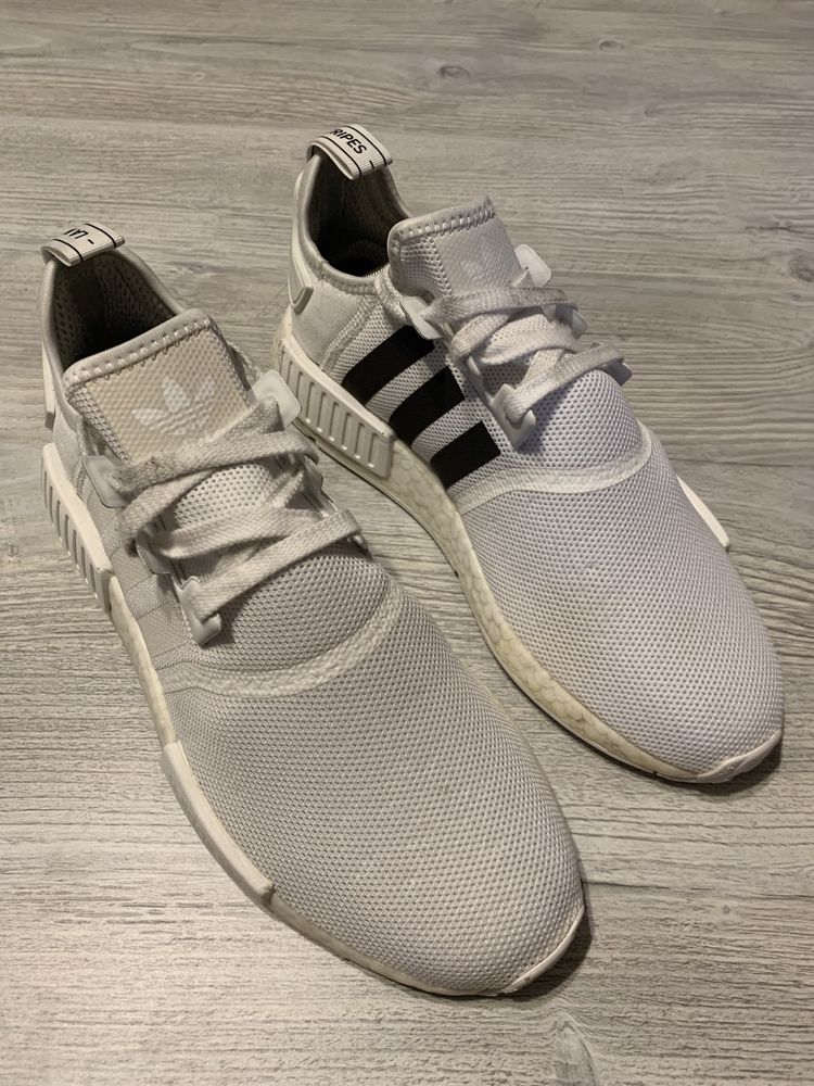 Кросівки Adidas NMD R1 оригінал р42