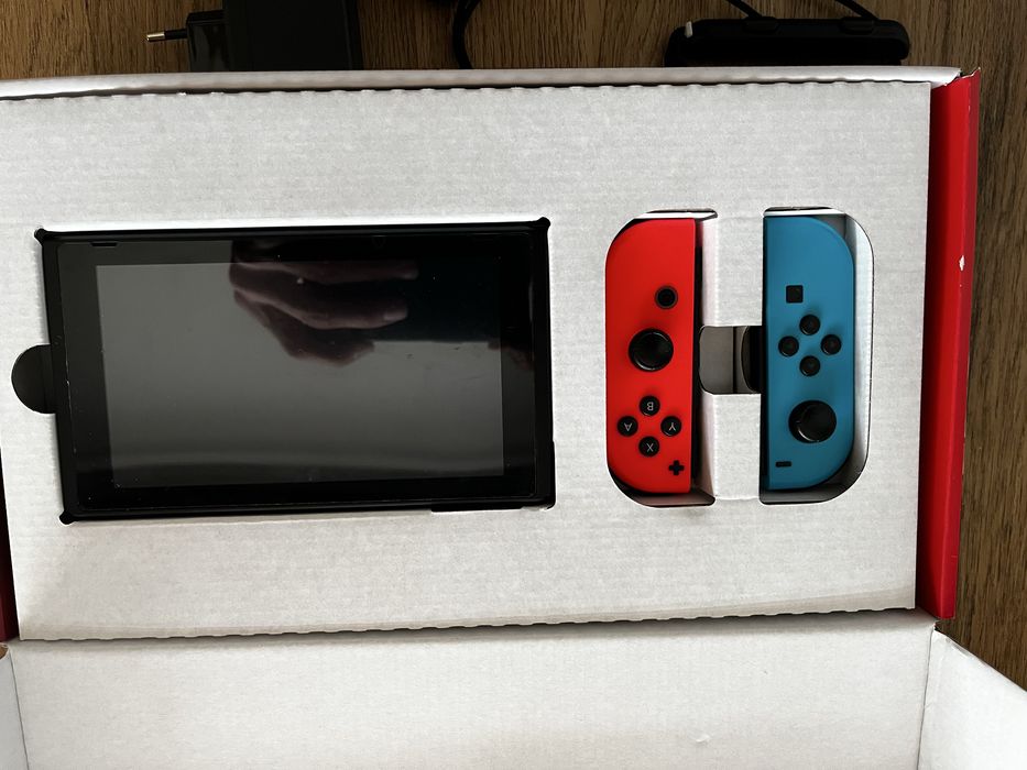 Nitendo Switch v2 + akcesoria