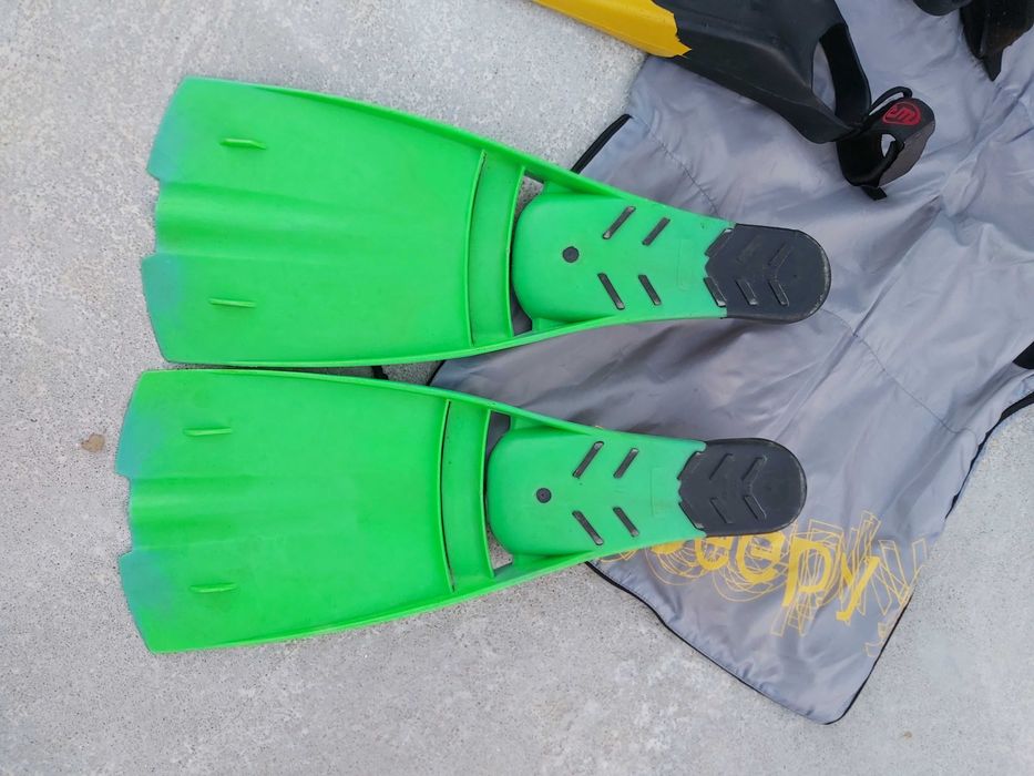 Saco de prancha e pés de pato