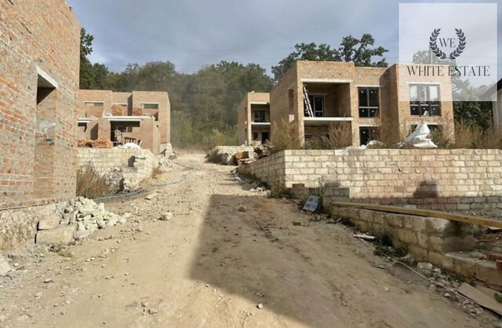 Будинок в котеджному містечку